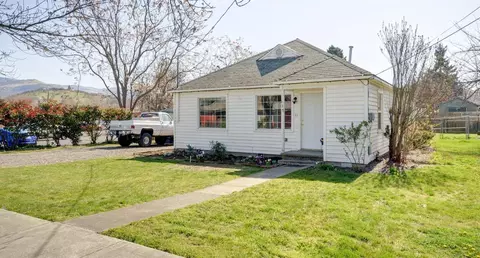 117 W 2nd, Phoenix, OR 97535 photo 1