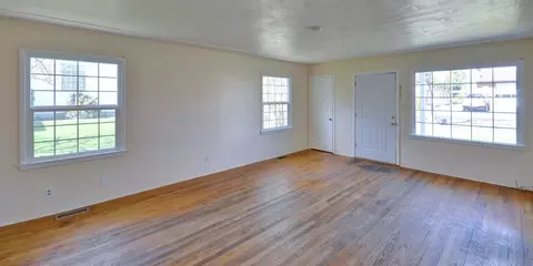 117 W 2nd, Phoenix, OR 97535 photo 5