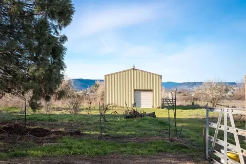 4201 Grant Rd, Central Point, OR 97502 photo 8