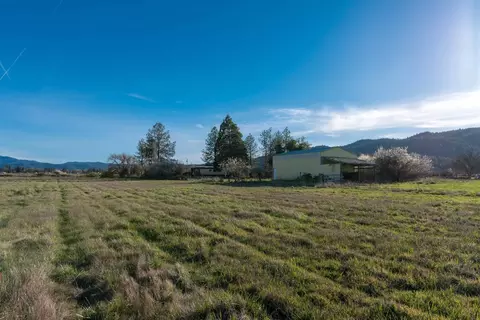 4201 Grant Rd, Central Point, OR 97502 photo 17