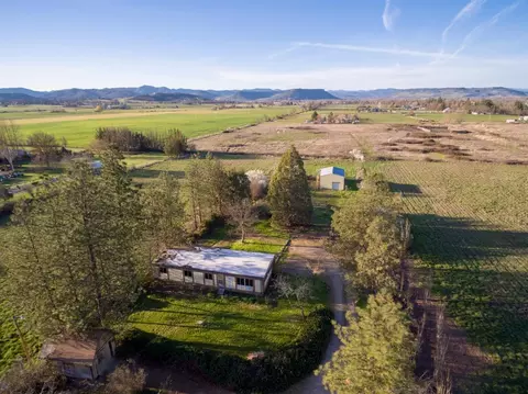 4201 Grant Rd, Central Point, OR 97502 photo 3