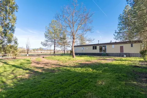 4201 Grant Rd, Central Point, OR 97502 photo 4