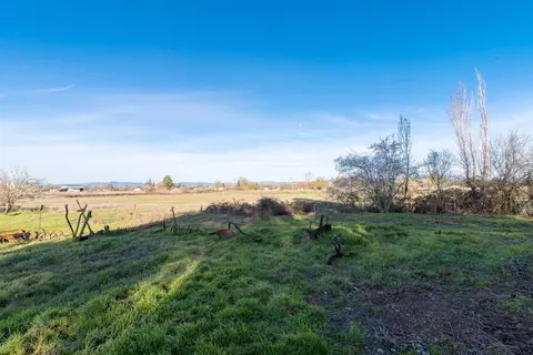 4201 Grant Rd, Central Point, OR 97502 photo 16