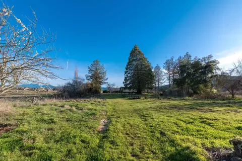 4201 Grant Rd, Central Point, OR 97502 photo 13