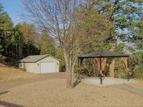 7300 Lost Creek Rd, Eagle Point, OR 97524 photo 3