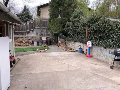 460 Hays St, Gold Hill, OR 97525 photo 9
