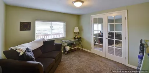 257 E Main St, Eagle Point, OR 97524 photo 5