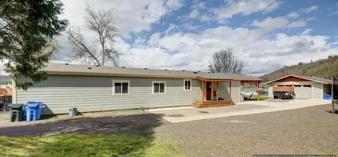 257 E Main St, Eagle Point, OR 97524 photo 1