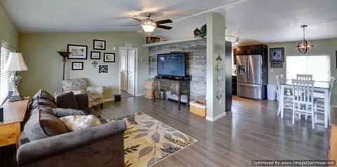 257 E Main St, Eagle Point, OR 97524 photo 3