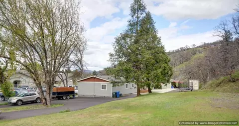 257 E Main St, Eagle Point, OR 97524 photo 31