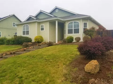 605 Barton Rd, Eagle Point, OR 97524 photo 3