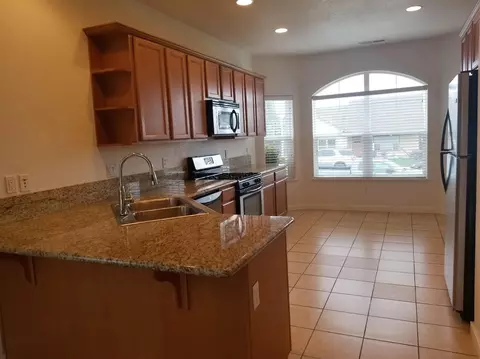 605 Barton Rd, Eagle Point, OR 97524 photo 6