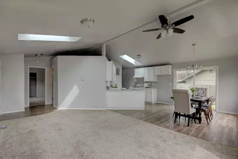 561 Van Wey Cir, Eagle Point, OR 97524 photo 6