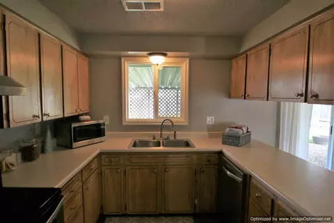 36 S De Anjou Ave, Eagle Point, OR 97524 photo 6