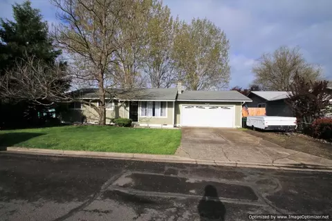 36 S De Anjou Ave, Eagle Point, OR 97524 photo 1
