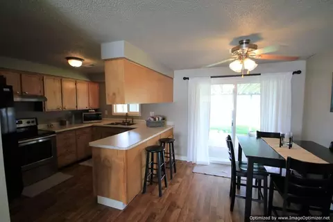 36 S De Anjou Ave, Eagle Point, OR 97524 photo 7