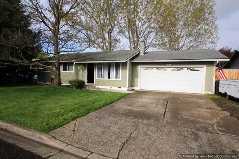 36 S De Anjou Ave, Eagle Point, OR 97524 photo 17