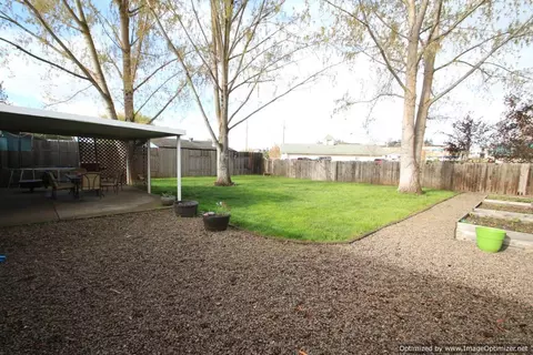 36 S De Anjou Ave, Eagle Point, OR 97524 photo 16