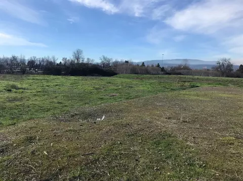 1800 E Pine St, Central Point, OR 97502 photo 4