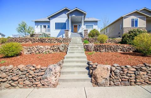 984 Win Way, Eagle Point, OR 97524 photo 1