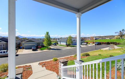 984 Win Way, Eagle Point, OR 97524 photo 4