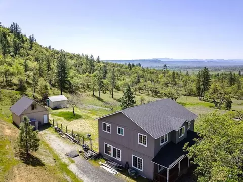 473 Leafwood Dr, Eagle Point, OR 97524 photo 1