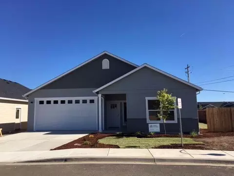 114 Greenview Dr, Eagle Point, OR 97524 photo 1