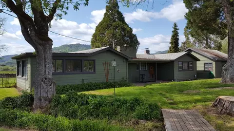 7477 Maple Lane Ln, Central Point, OR 97502 photo 2