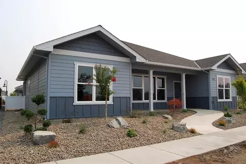 453 Eagle Rock Dr, Central Point, OR 97502 photo 2