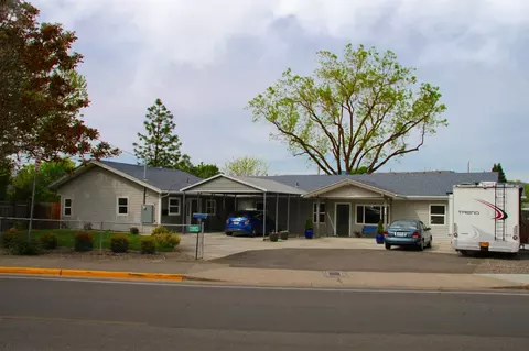 369 2nd St, Central Point, OR 97502 photo 1
