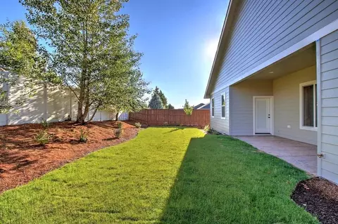 990 Arrowhead Trl, Eagle Point, OR 97524 photo 3