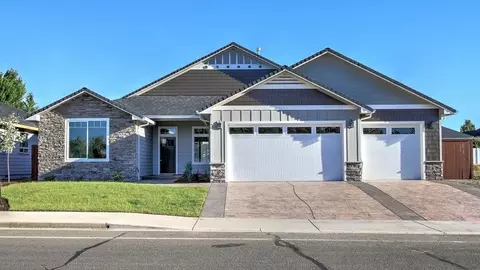 990 Arrowhead Trl, Eagle Point, OR 97524 photo 1
