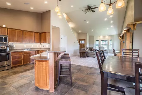 614 Barton Rd, Eagle Point, OR 97524 photo 8