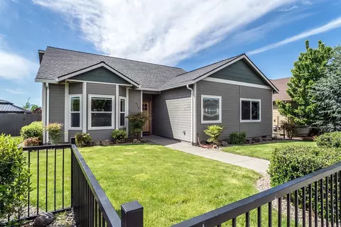 614 Barton Rd, Eagle Point, OR 97524 photo 1