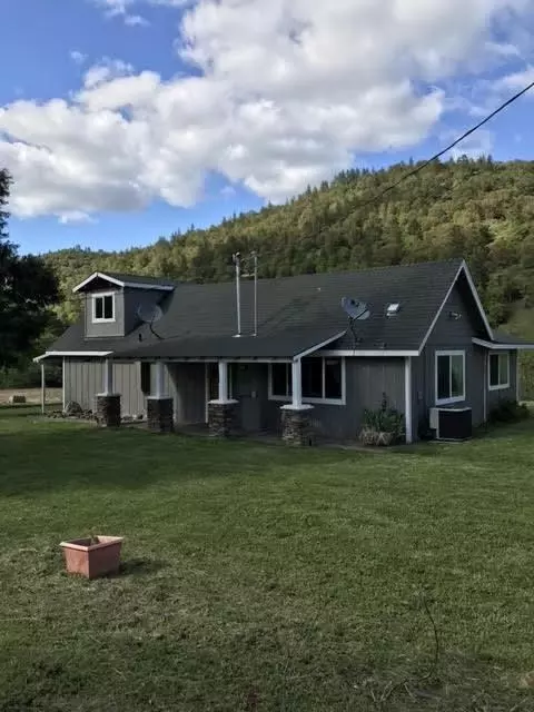 8465 E Antelope Rd, Eagle Point, OR 97524 photo 1
