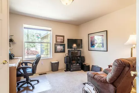 115 Walnut Pl, Phoenix, OR 97535 photo 8