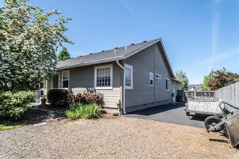 115 Walnut Pl, Phoenix, OR 97535 photo 31