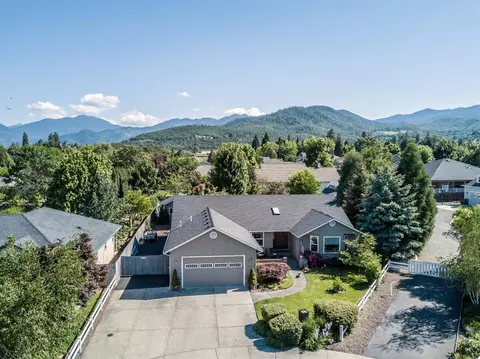 115 Walnut Pl, Phoenix, OR 97535 photo 1
