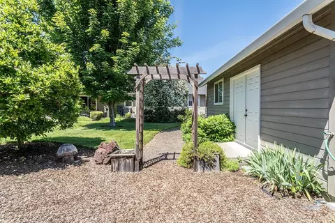 115 Walnut Pl, Phoenix, OR 97535 photo 34