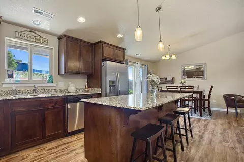 64 Dianne Way, Eagle Point, OR 97524 photo 9