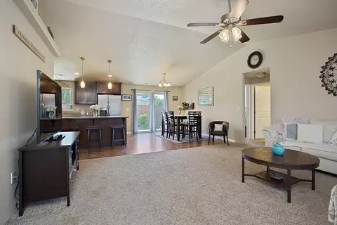 64 Dianne Way, Eagle Point, OR 97524 photo 4