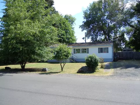 131 Napa St, Eagle Point, OR 97524 photo 1
