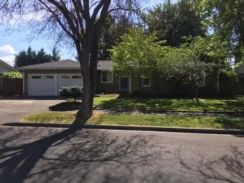 344 Shadow Lawn Dr, Eagle Point, OR 97524 photo 2