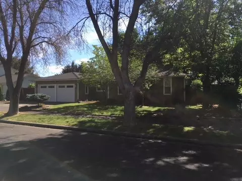 344 Shadow Lawn Dr, Eagle Point, OR 97524 photo 3