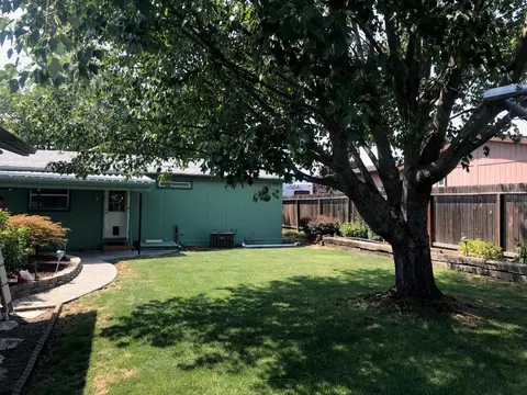 252 N Deanjou Ave, Eagle Point, OR 97524 photo 7