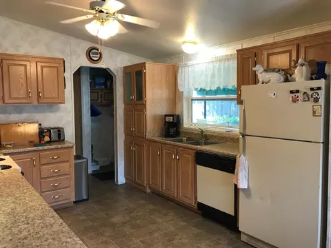 252 N Deanjou Ave, Eagle Point, OR 97524 photo 9