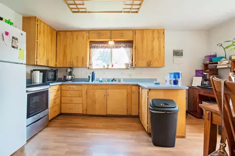 910 Rose St, Phoenix, OR 97535 photo 3