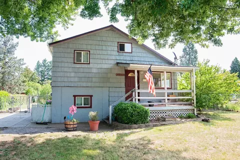 910 Rose St, Phoenix, OR 97535 photo 1