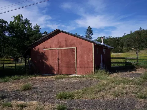 171 Dessery Dr, Eagle Point, OR 97524 photo 3