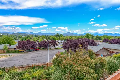 593 N Heights Dr, Eagle Point, OR 97524 photo 31